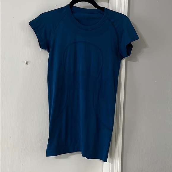 Lululemon Blue Athletic Top - Picture 2 of 4
